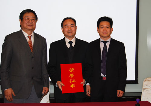 華北榮盛“深水防噴器組及控制系統(tǒng)”榮獲“cippe2013展品創(chuàng)新金獎”(圖1)