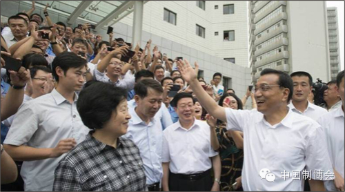 李克強(qiáng)考察振威展覽總部所在地 天津服務(wù)外包產(chǎn)業(yè)園打造“世界辦公室”(圖1) 李克強(qiáng)考察振威展覽總部所在地 天津服務(wù)外包產(chǎn)業(yè)園打造“世界辦公室”(圖1)